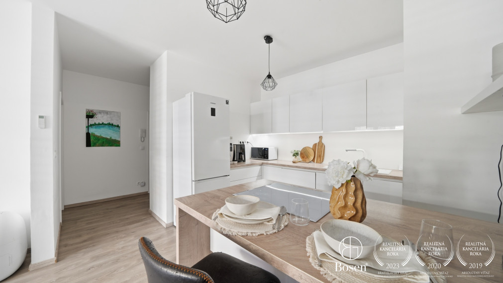BOSEN Group exkluzívne ponúka na predaj kompletne zariadený 2-izbový byt s klimatizáciou a veľkou loggiou – Slnečnice | Mesto