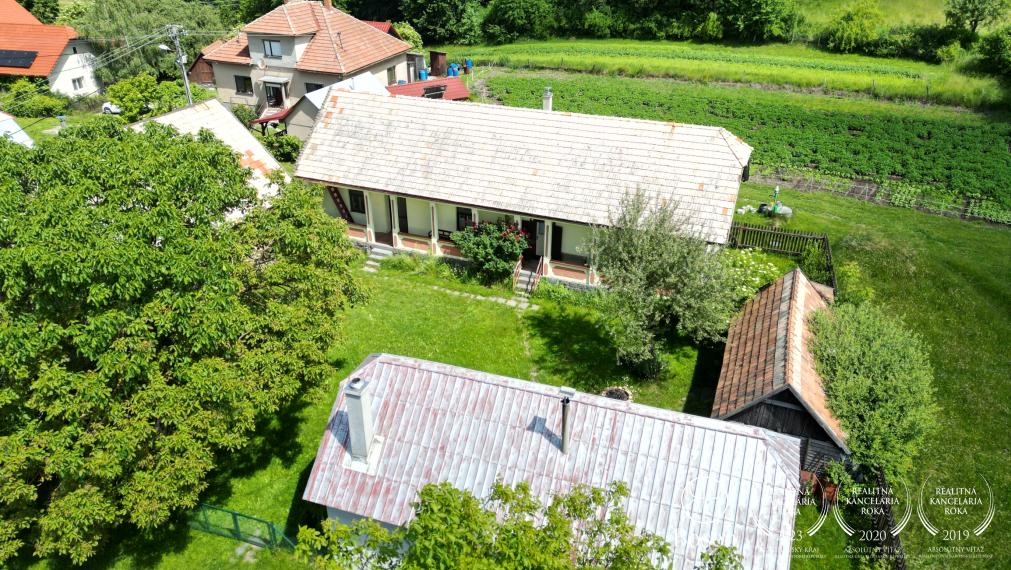 BOSEN | Vidiecka usadlosť na polosamote, 3100 m2.