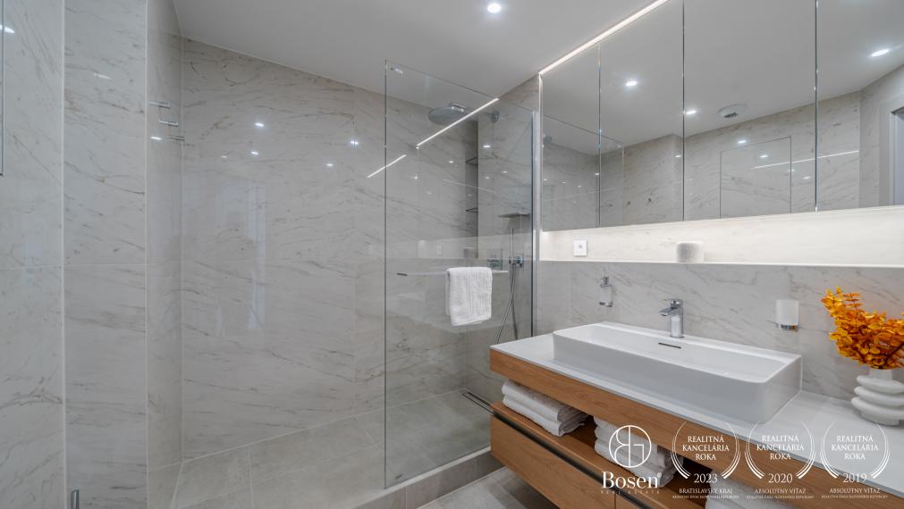BOSEN | EUROVEA TOWER - luxusný 2i byt s krásnym výhľadom na hrad, 58,4m2