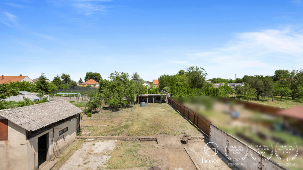 BOSEN| Priestranný podpivničený rodinný dom s garážou v udržiavanom technickom stave, Moravský Svätý Ján