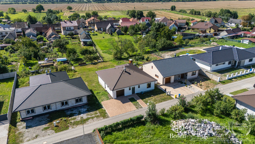 BOSEN | Moderný 4 izbový rodinný dom s garážou a veľkým pozemkom, Dojč