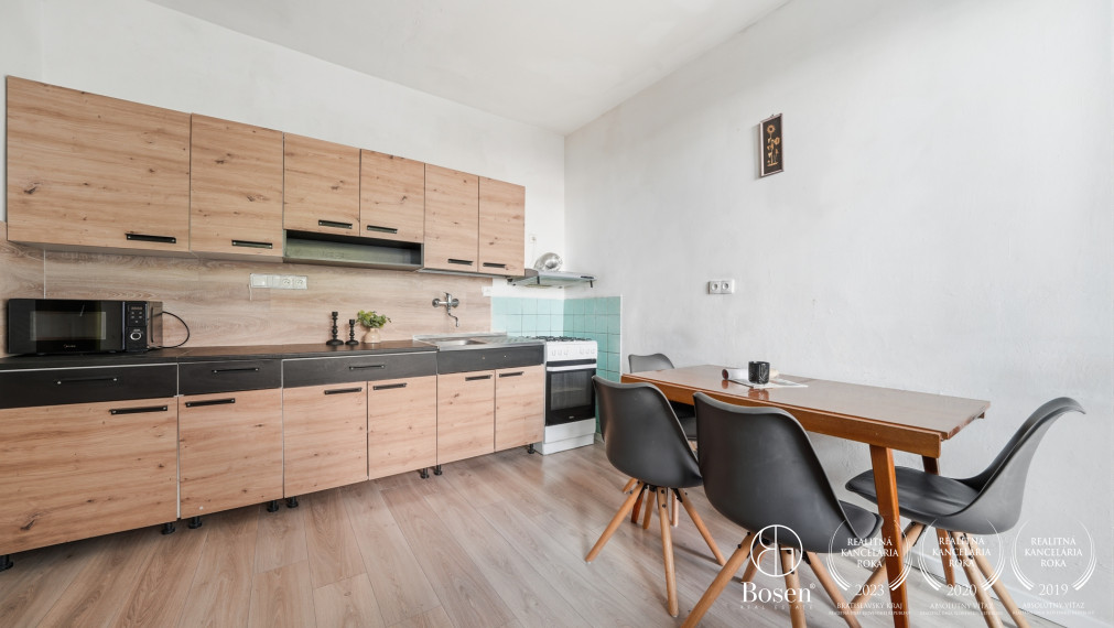BOSEN | Priestranný 4 izbový byt s balkónom | Hodálova ulica, Bratislava – Karlova Ves