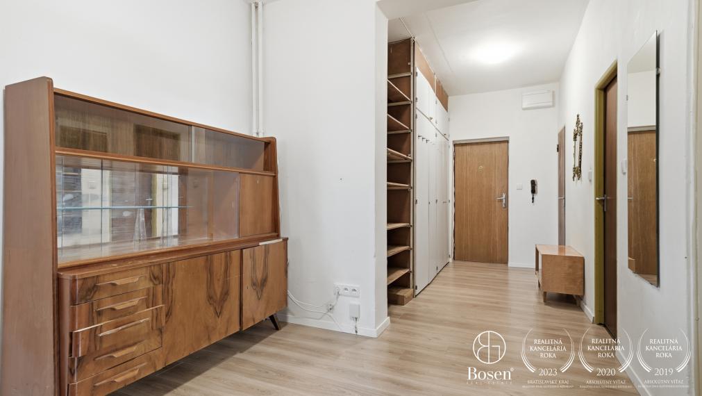 BOSEN | Priestranný 4 izbový byt s balkónom | Hodálova ulica, Bratislava – Karlova Ves