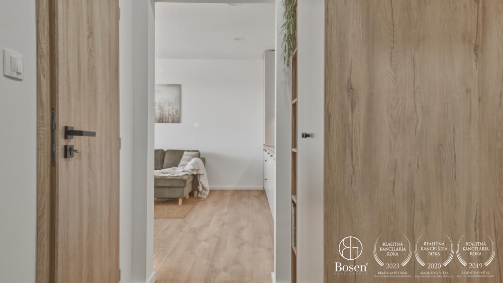 BOSEN | Kompletne zrekonštruovaný a zariadený 2 izbový byt s loggiou, 46 m², Ružinov, Haburská