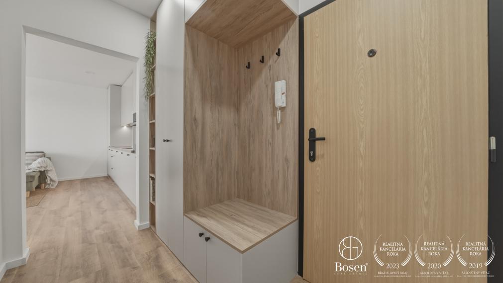 BOSEN | Kompletne zrekonštruovaný a zariadený 2 izbový byt s loggiou, 46 m², Ružinov, Haburská