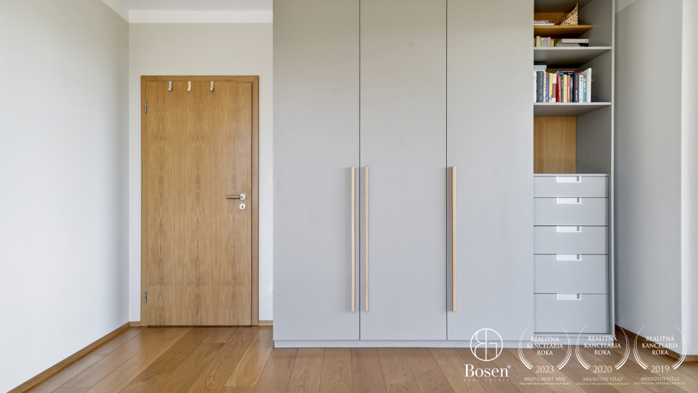 BOSEN | Veľkorysý 4 izbový byt s dvomi terasami a 3 parkovacími miestami, Vila Rustica