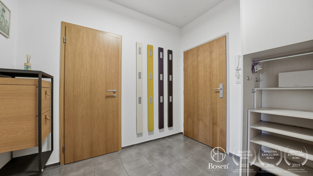 BOSEN | Veľkorysý 4 izbový byt s dvomi terasami a 3 parkovacími miestami, Vila Rustica