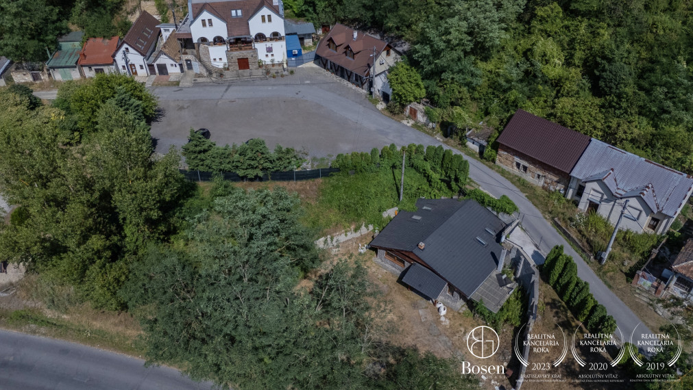 BOSEN | Na predaj 2izbový vínny domček s 22m dlhou vínnou pivnicou
