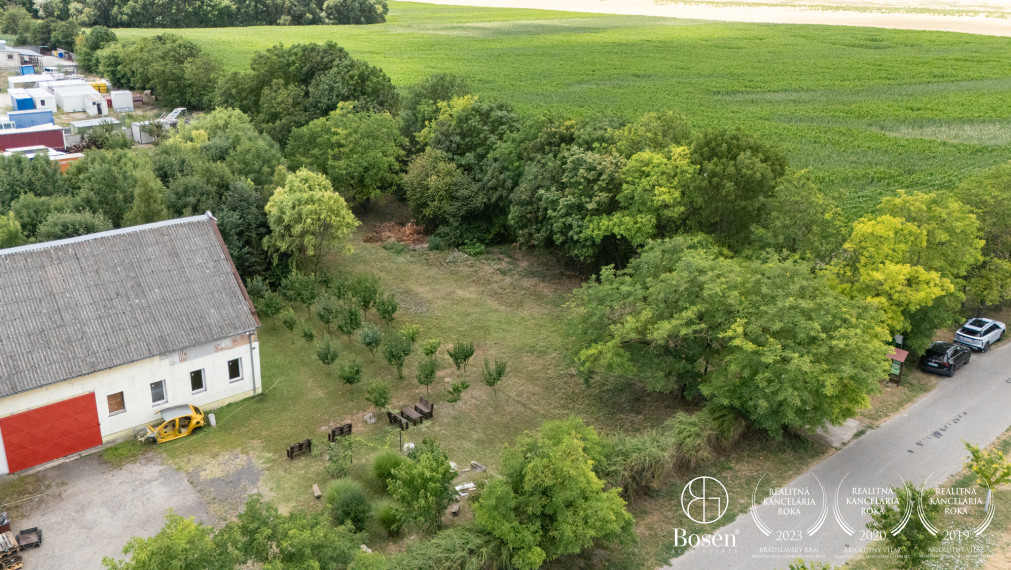 BOSEN | Investičný priemyselný pozemok 2 327 m² pri R7 | Blatná na Ostrove