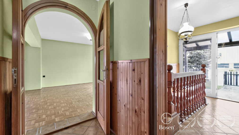 BOSEN | Rodinný dom s dvojgarážou v obci Kalinovo, 608m2.