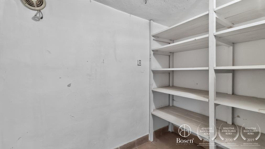 BOSEN | Rodinný dom s dvojgarážou v obci Kalinovo, 608m2.