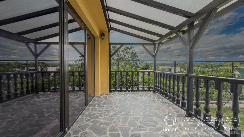 BOSEN | Rodinný dom s dvojgarážou v obci Kalinovo, 608m2.