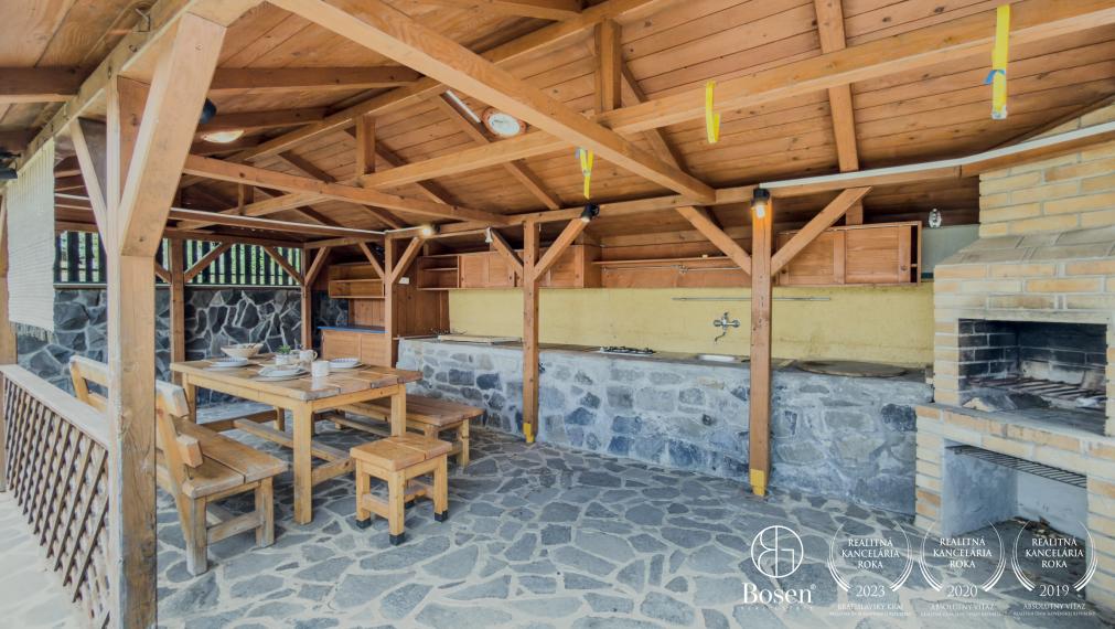 BOSEN | Rodinný dom s dvojgarážou v obci Kalinovo, 608m2.