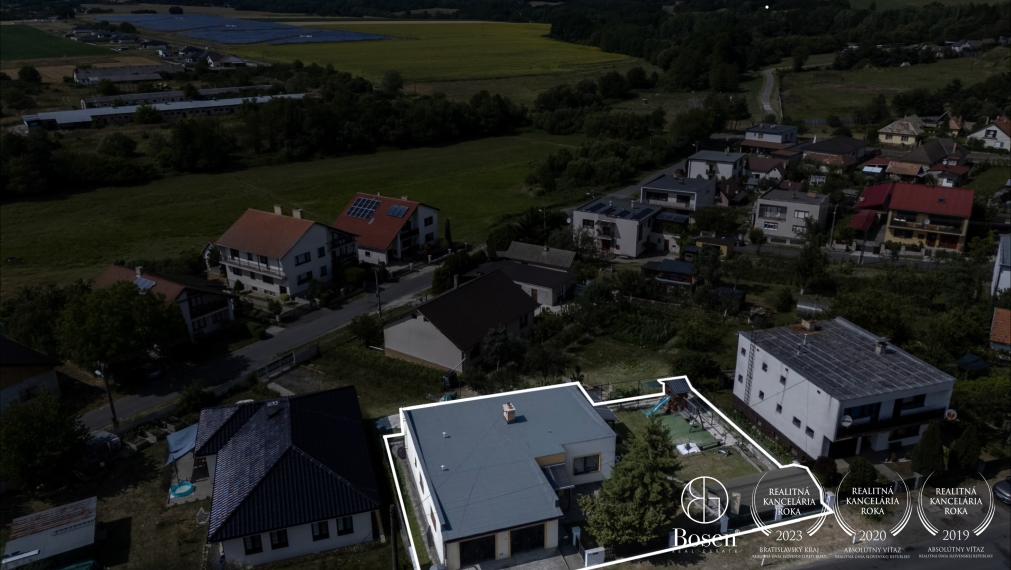 BOSEN | Rodinný dom s dvojgarážou v obci Kalinovo, 608m2.