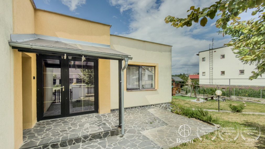 BOSEN | Rodinný dom s dvojgarážou v obci Kalinovo, 608m2.