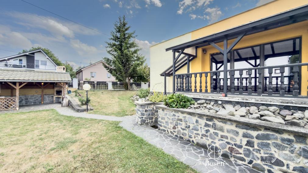 BOSEN | Rodinný dom s dvojgarážou v obci Kalinovo, 608m2.