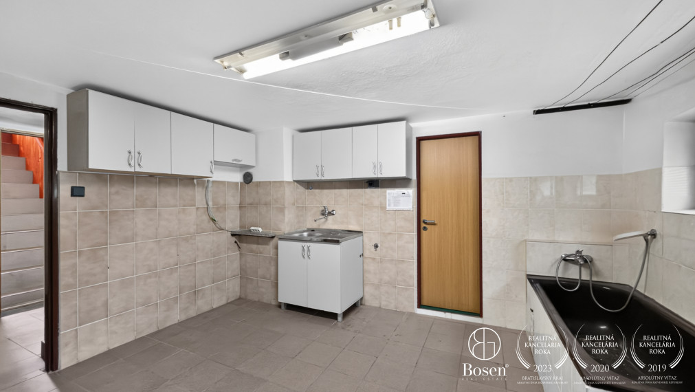 BOSEN | Rodinný dom s dvojgarážou v obci Kalinovo, 608m2.