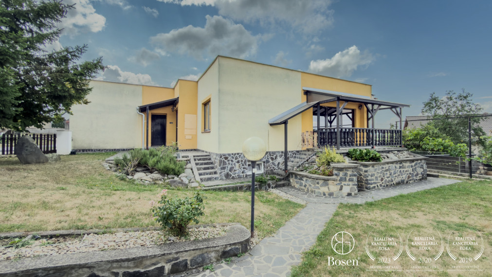 BOSEN | Rodinný dom s dvojgarážou v obci Kalinovo, 608m2.