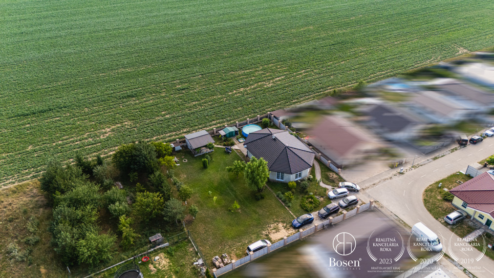 BOSEN | Výnimočný 5 izbový rodinný dom s veľkým pozemkom 1471 m², Senica – Košutovec