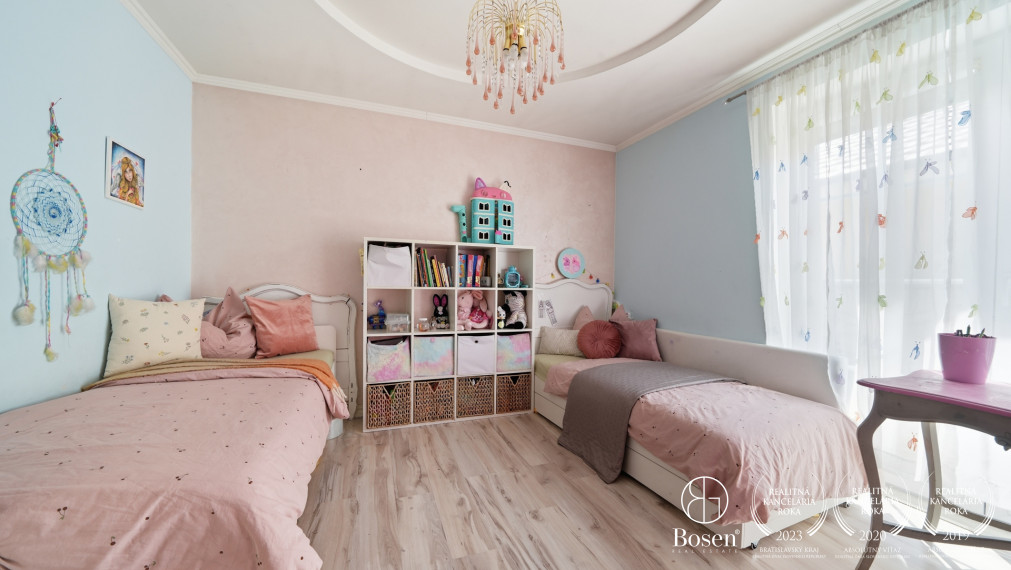 BOSEN | Výnimočný 5 izbový rodinný dom s veľkým pozemkom 1471 m², Senica – Košutovec