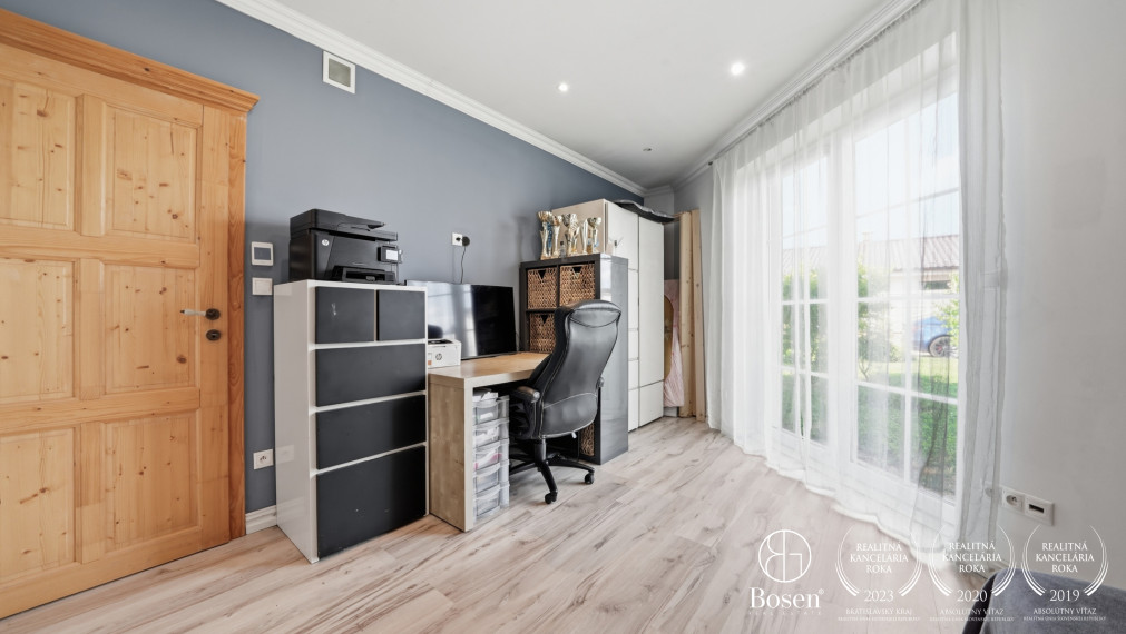 BOSEN | Výnimočný 5 izbový rodinný dom s veľkým pozemkom 1471 m², Senica – Košutovec