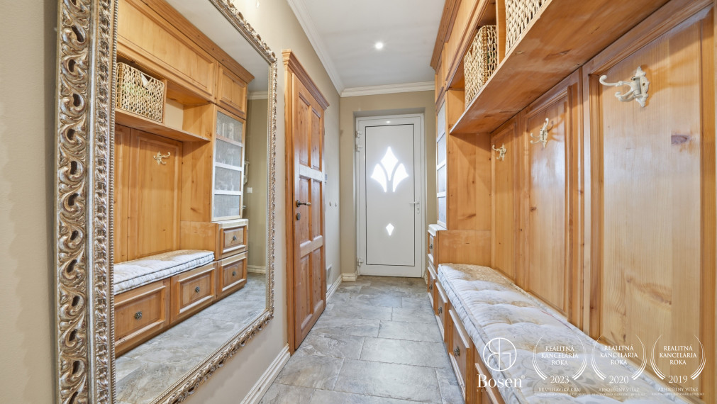 BOSEN | Výnimočný 5 izbový rodinný dom s veľkým pozemkom 1471 m², Senica – Košutovec