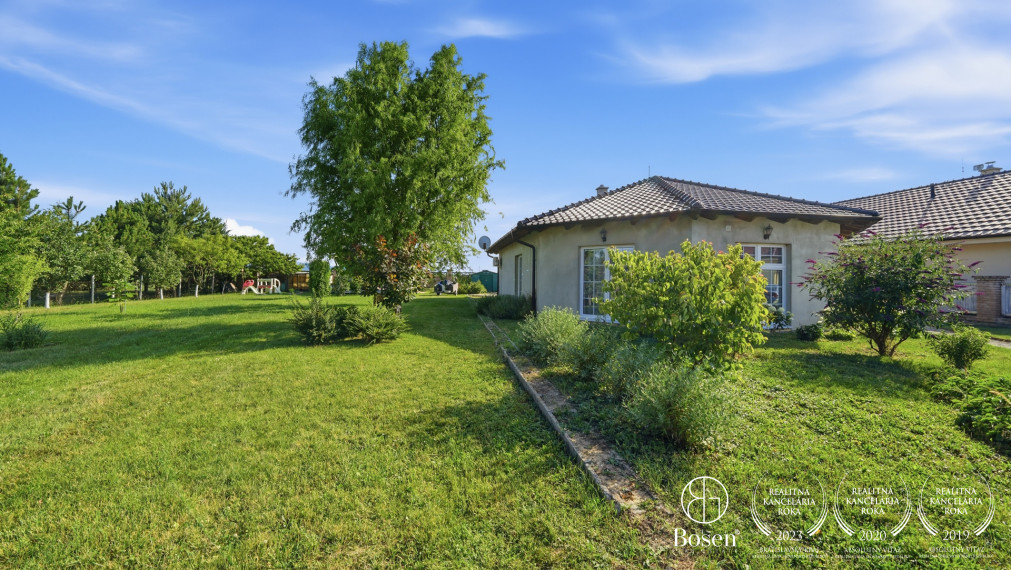 BOSEN | Výnimočný 5 izbový rodinný dom s veľkým pozemkom 1471 m², Senica – Košutovec