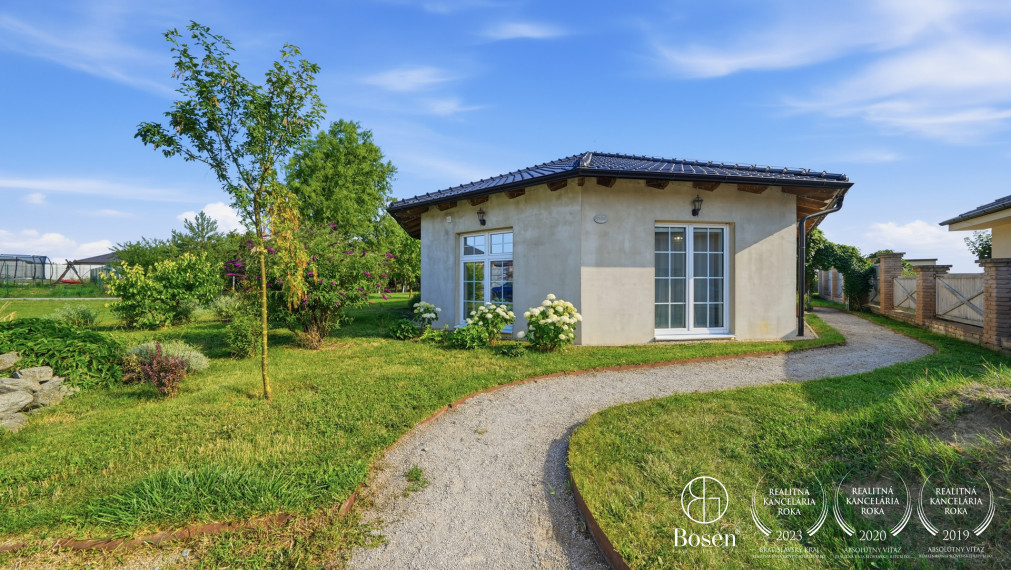 BOSEN | Výnimočný 5 izbový rodinný dom s veľkým pozemkom 1471 m², Senica – Košutovec