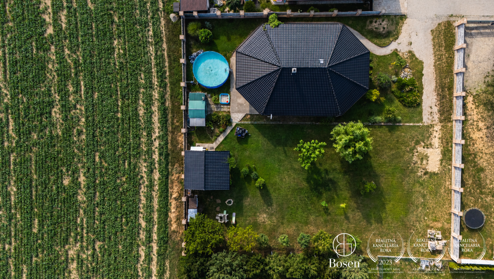 BOSEN | Výnimočný 5 izbový rodinný dom s veľkým pozemkom 1471 m², Senica – Košutovec