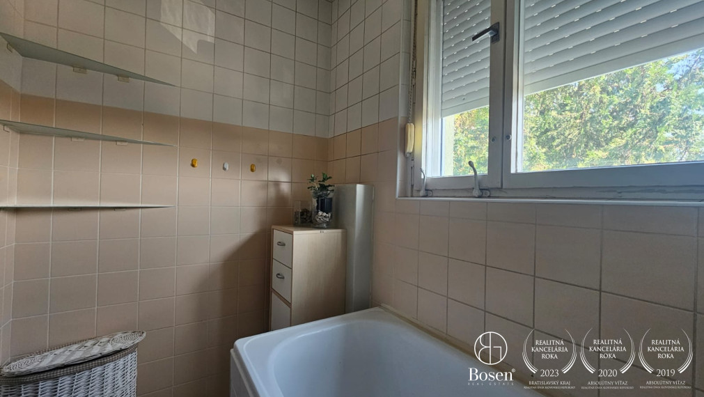 BOSEN | Priestranný 4-izbový byt s balkónom v centre Dunajskej Stredy
