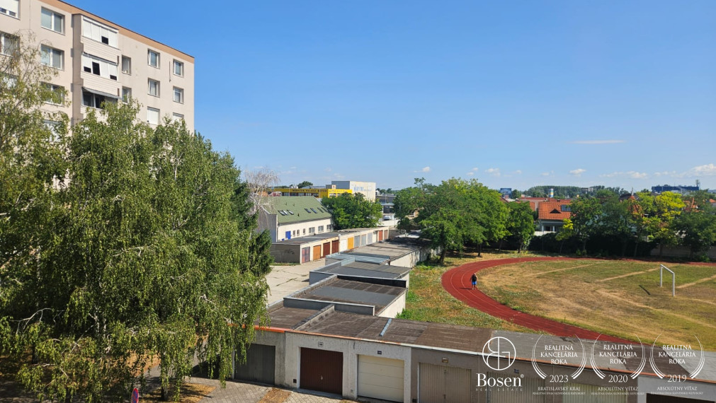 BOSEN | Priestranný 4-izbový byt s balkónom v centre Dunajskej Stredy