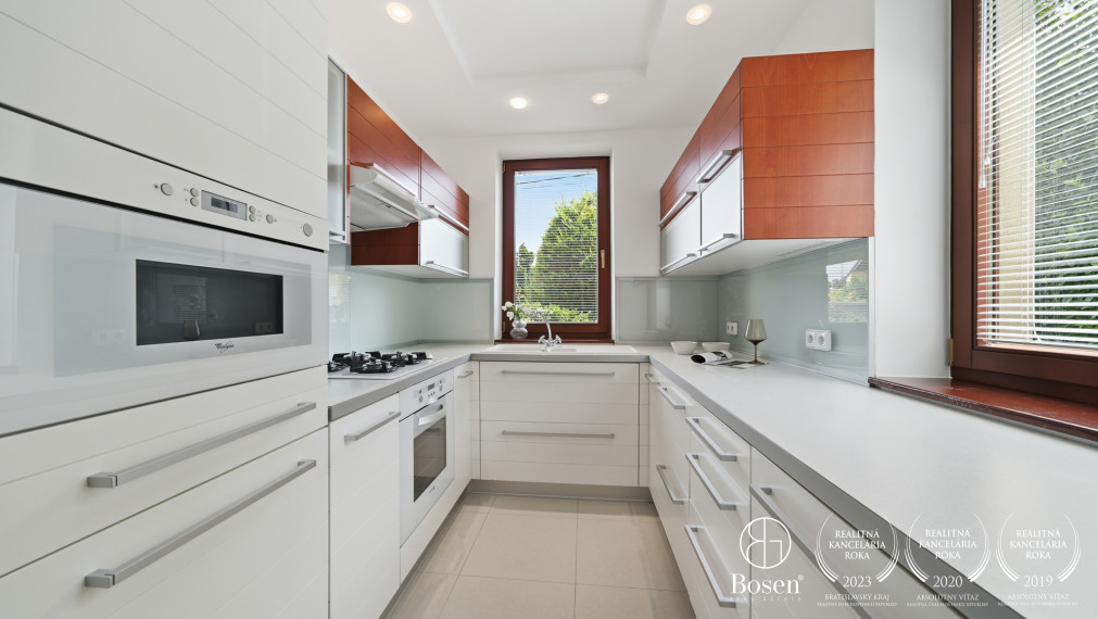BOSEN | 6 izbový dom s bazénom a wellness, Zálesie, 262 m2