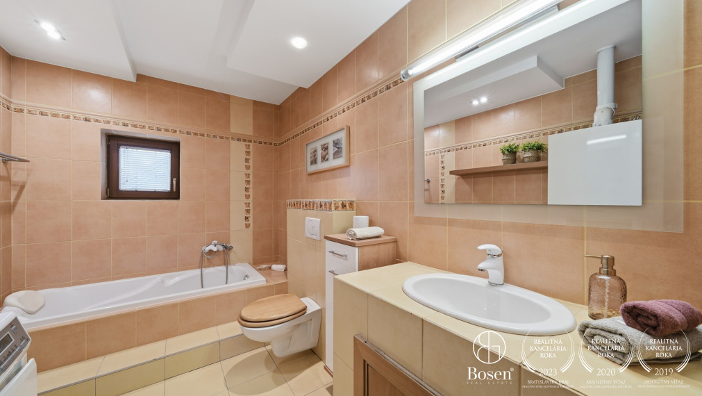 BOSEN | 6 izbový dom s bazénom a wellness, Zálesie, 262 m2