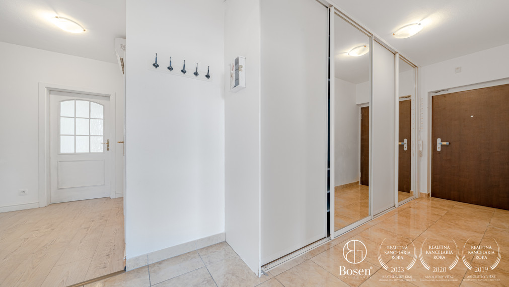 BOSEN | Priestranný 5-izbový byt s ateliérom a strešnou terasou, 160 m²