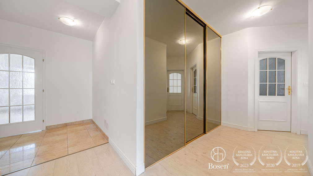 BOSEN | Priestranný 5-izbový byt s ateliérom a strešnou terasou, 160 m²