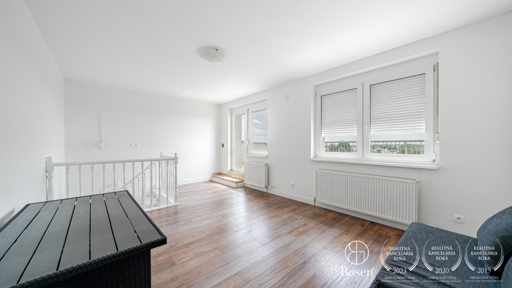 BOSEN | Priestranný 5-izbový byt s ateliérom a strešnou terasou, 160 m²