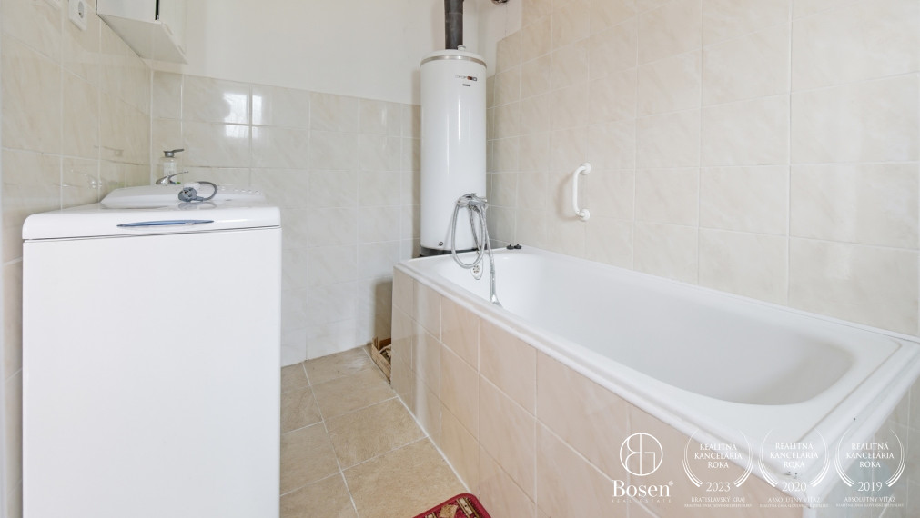 BOSEN | 5 izbový rodinný dom s pozemkom 2098m²