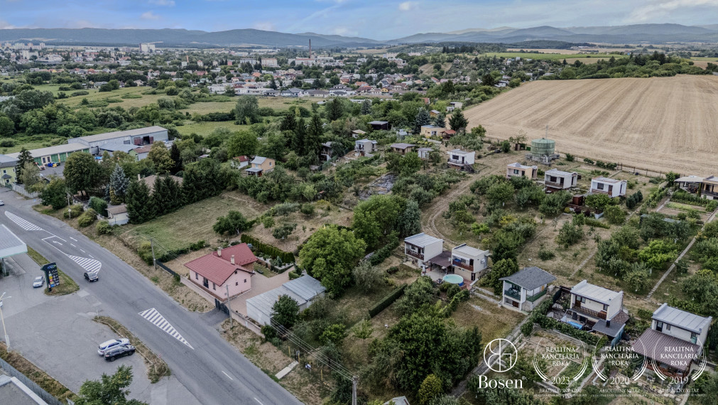 BOSEN | Záhradná chatka s bazénom