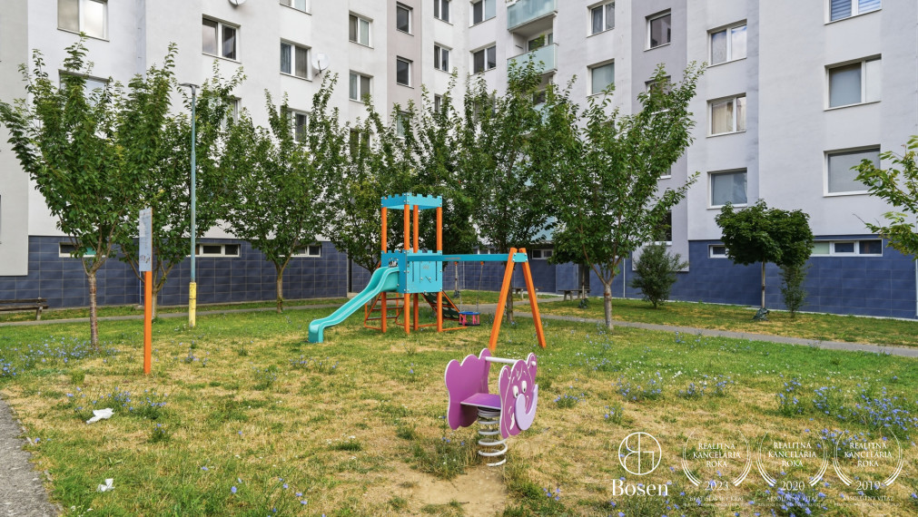 BOSEN | Priestranný, zrekonštruovaný 2 izbový byt, balkón, pivnica, Vrbové, iba 10 minút od Piešťan