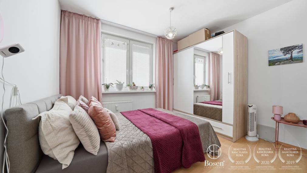 BOSEN | Zrekonštruovaný, priestranný  2 izbový byt, balkón, pivnica, ulica M.A. Beňovského, Vrbové
