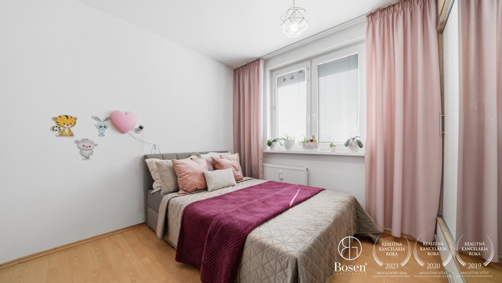 BOSEN | Zrekonštruovaný, priestranný  2 izbový byt, balkón, pivnica, ulica M.A. Beňovského, Vrbové