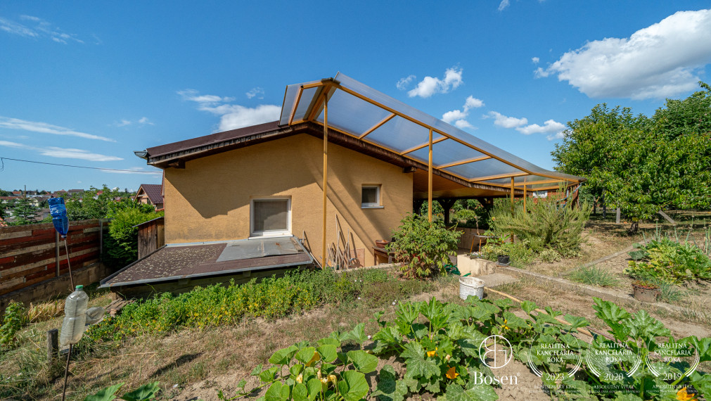 BOSEN | Stavebný pozemok s kompletnými IS a vzrastlou zeleňou | Šenkvice | 1 062 m²