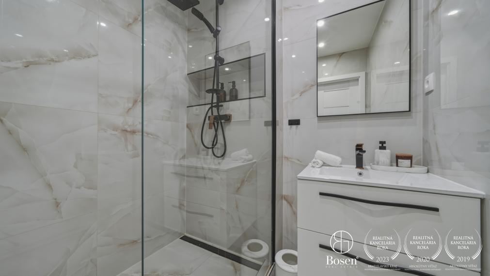 BOSEN | Chrenová 2i byt po rekonštrukcii s balkónom