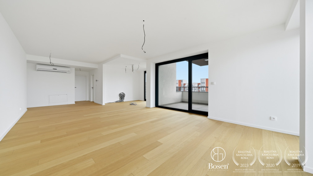 BOSEN | 4 izbový byt s panoramatickými výhľadmi, terasou a 2 garážovými státiami, Rezidencia Mierová