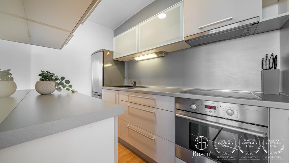BOSEN | Klimatizovaný 1 izbový byt s balkónom, Horská ul.