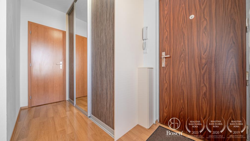BOSEN | Klimatizovaný 1 izbový byt s balkónom, Horská ul.