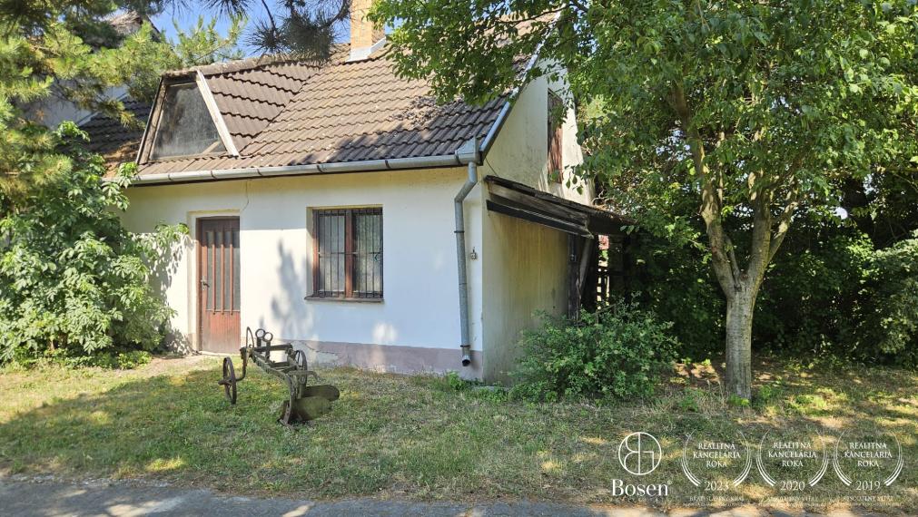 BOSEN | Rozľahlá kúria s veľkým areálom a potenciálom pri Slovakia Ringu