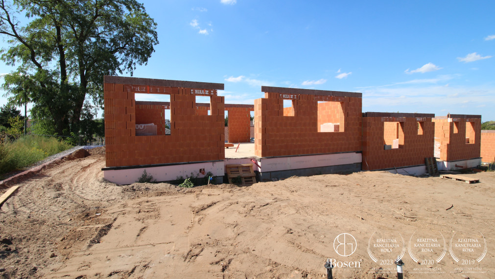 BOSEN | Novostavba RD s garážou, Rohožník