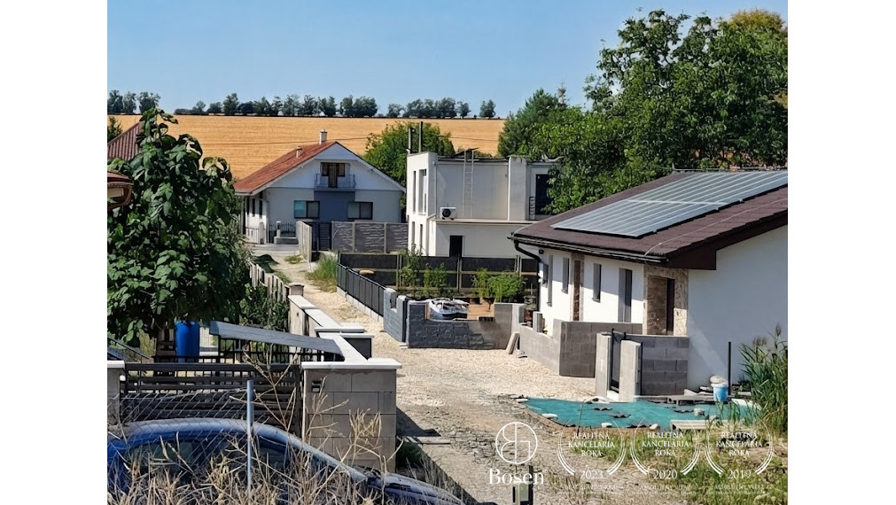 LOYALTERS | Pozemok Čeľadice –hotová doska, projekt bungalov