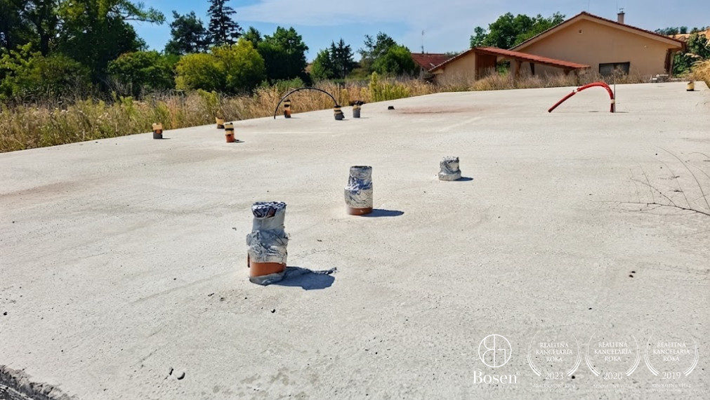 LOYALTERS | Pozemok Čeľadice –hotová doska, projekt bungalov